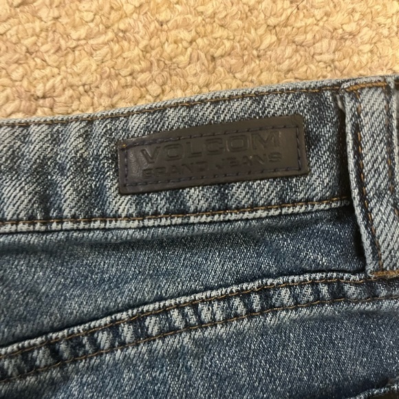 VOLCOM SHORTS!! - Picture 3 of 4